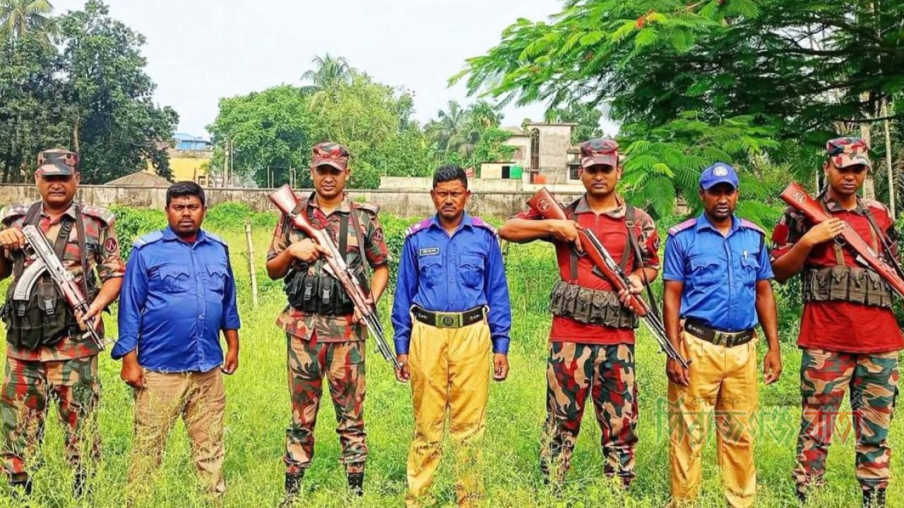পাঁচবিবি সীমান্তে যৌথ নজরদারিতে বিজিবি ও গ্রাম পুলিশ