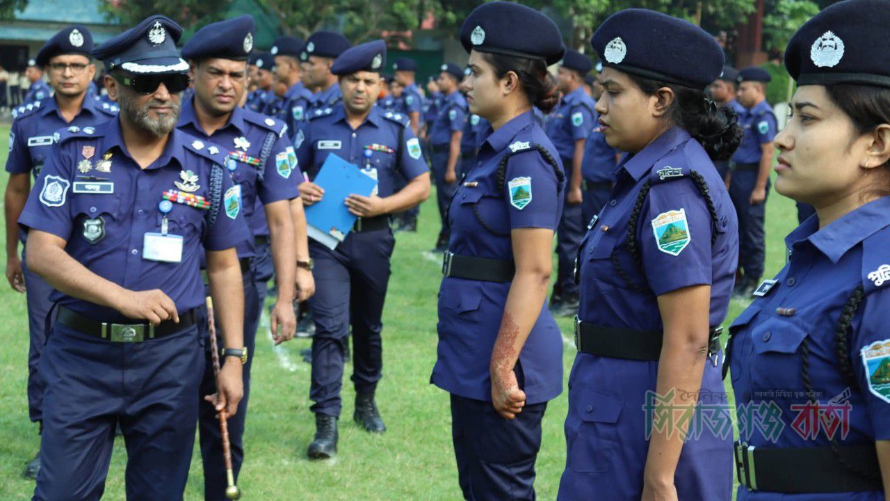 সিরাজগঞ্জ জেলা পুলিশের সাপ্তাহিক মাস্টার প্যারেড অনুষ্ঠিত