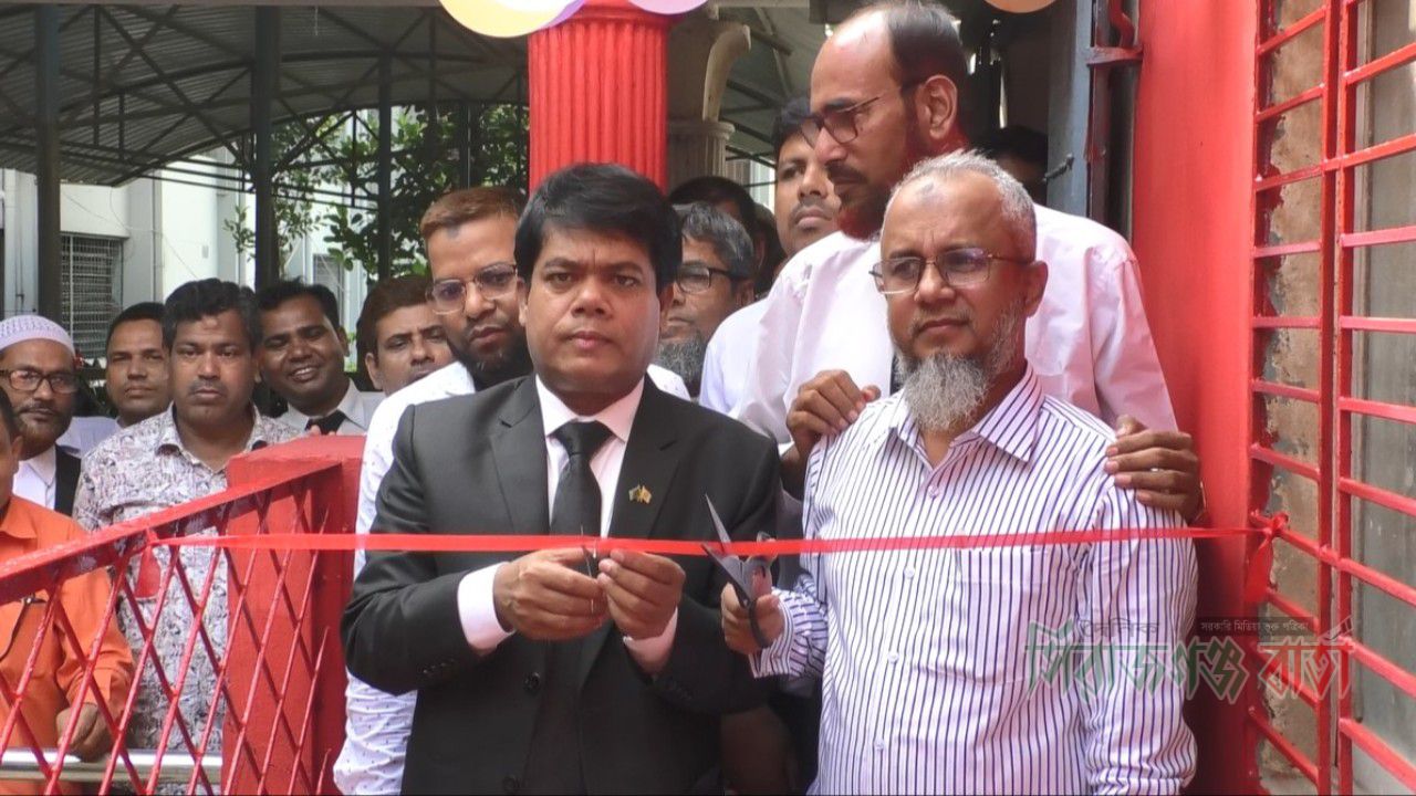 সিরাজগঞ্জ জেলা আইনজীবী সমিতিতে প্রধান ডাকঘরের কাউন্টার শাখা উদ্বোধন