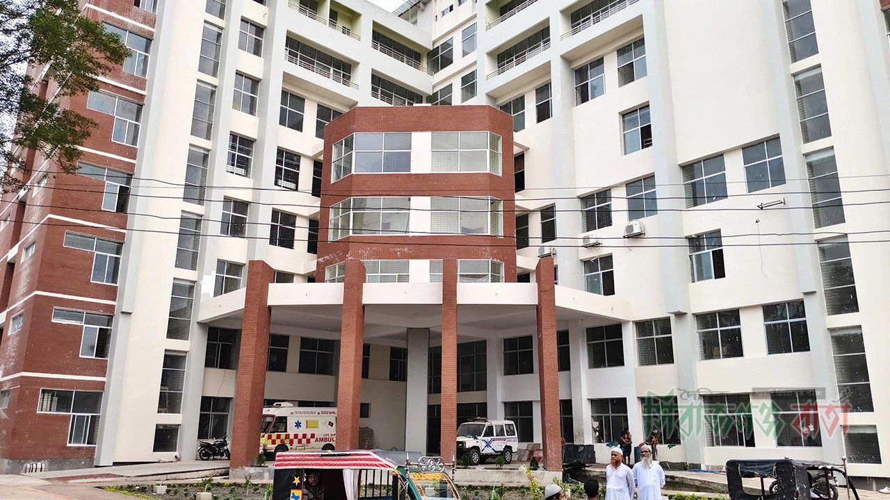 পিরোজপুরে ফার্নিচারের অভাবে আটকে গেল ২৫০ শয্যা হাসপাতালের উদ্বোধন