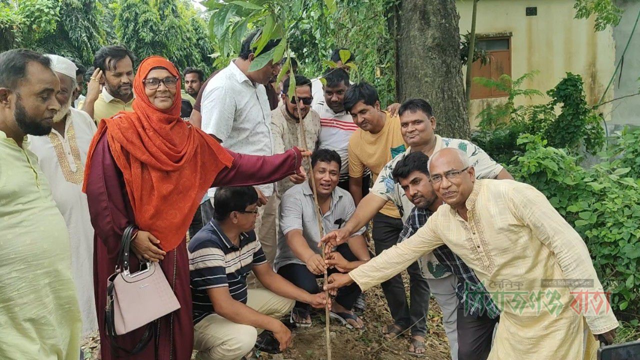 কামারখন্দে রিকশা-ভ্যান শ্রমিকদের সঙ্গে মতবিনিময় ও বৃক্ষরোপণ কর্মসূচি
