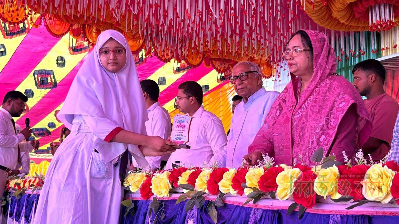 উল্লাপাড়ায় এসএসসি ও সমমান পরীক্ষায় জিপিএ-৫ পাওয়া শিক্ষার্থীদের সংবর্ধনা