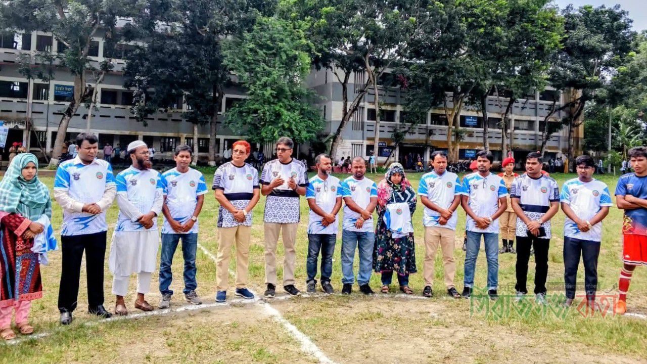 কাজিপুর সরকারি মনসুর আলী কলেজে আন্তঃবিভাগ ফুটবল টুর্নামেন্টের উদ্বোধন