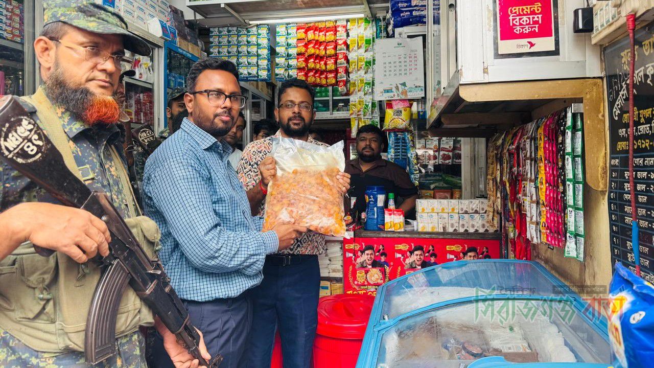 সিরাজগঞ্জে ভোক্তা অধিদপ্তরের অভিযানে ৩ প্রতিষ্ঠানকে জরিমানা